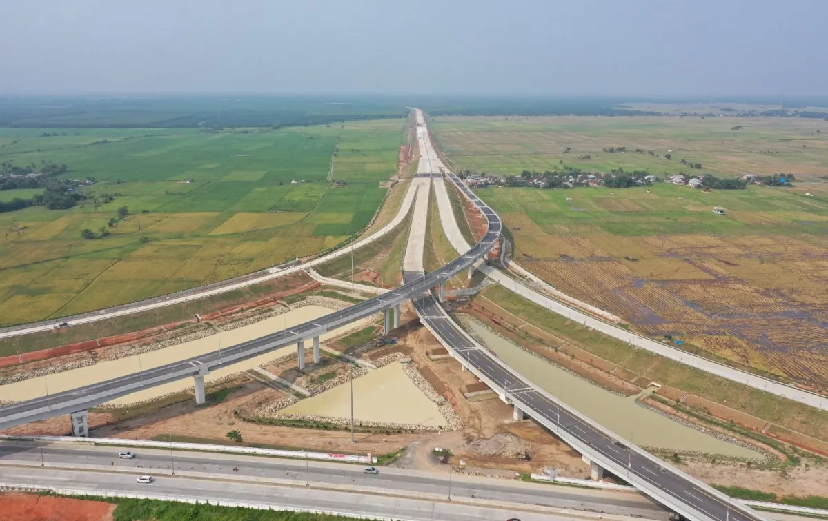 Membuka Jalan Menuju Kemajuan: Pengembangan Infrastruktur dan Dampak Positifnya