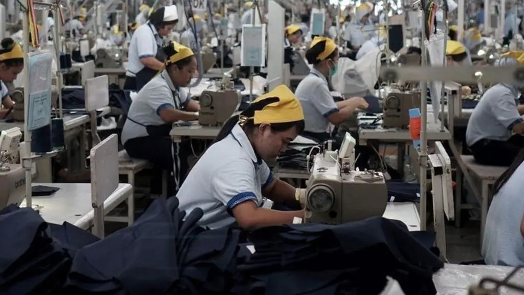 Kebanjiran Impor: Industri Plastik-Tekstil RI Babak Belur (Ilustrasi)